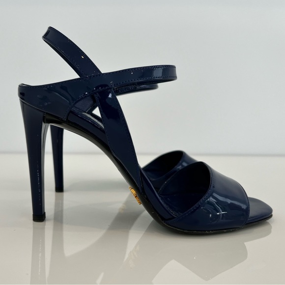 PRADA BLUE PATENT LEATHER SANDALS SIZE IT 37.5 / US 7.5 - Picture 4 of 17
